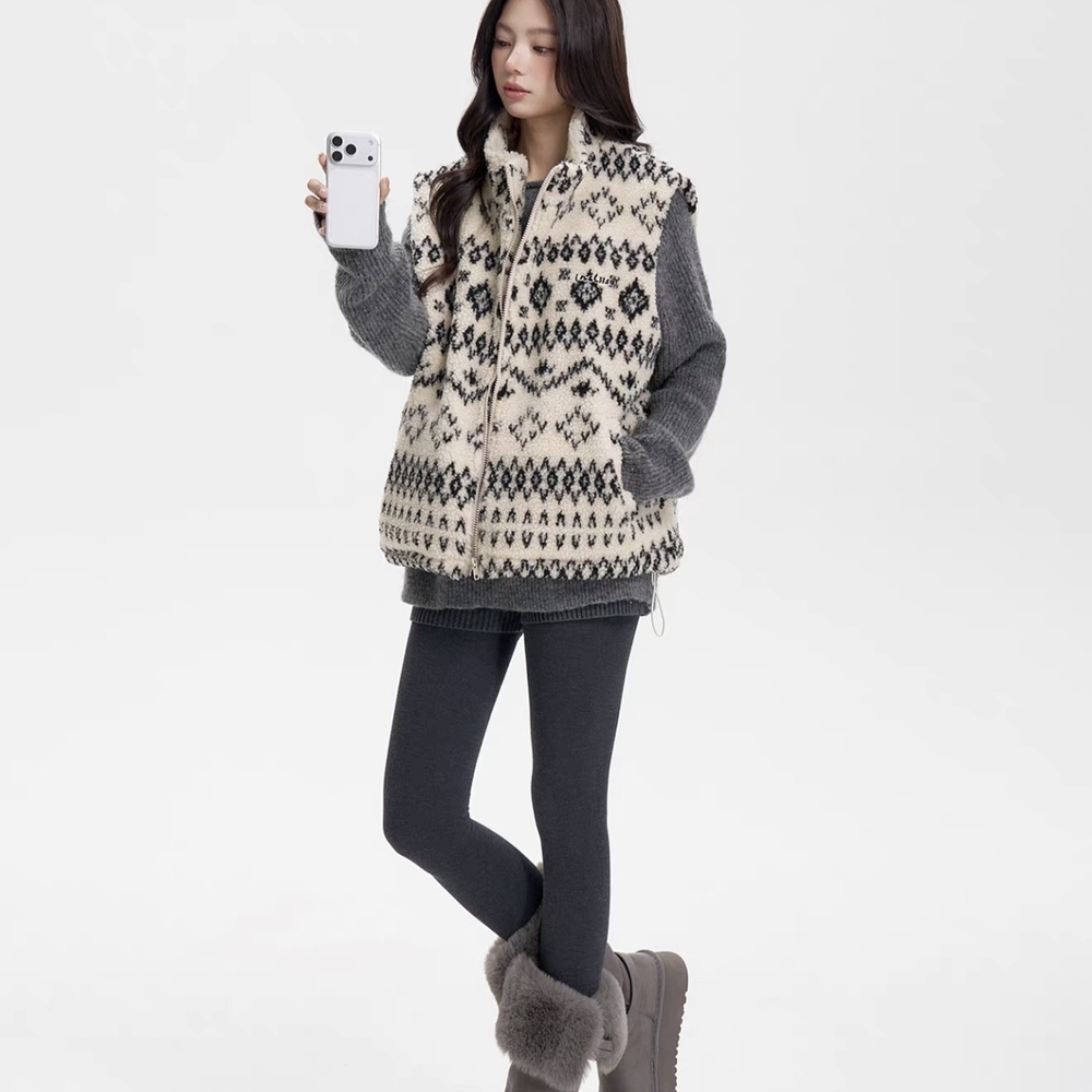 Patterned Sherpa Vest - Picture 3 of 4